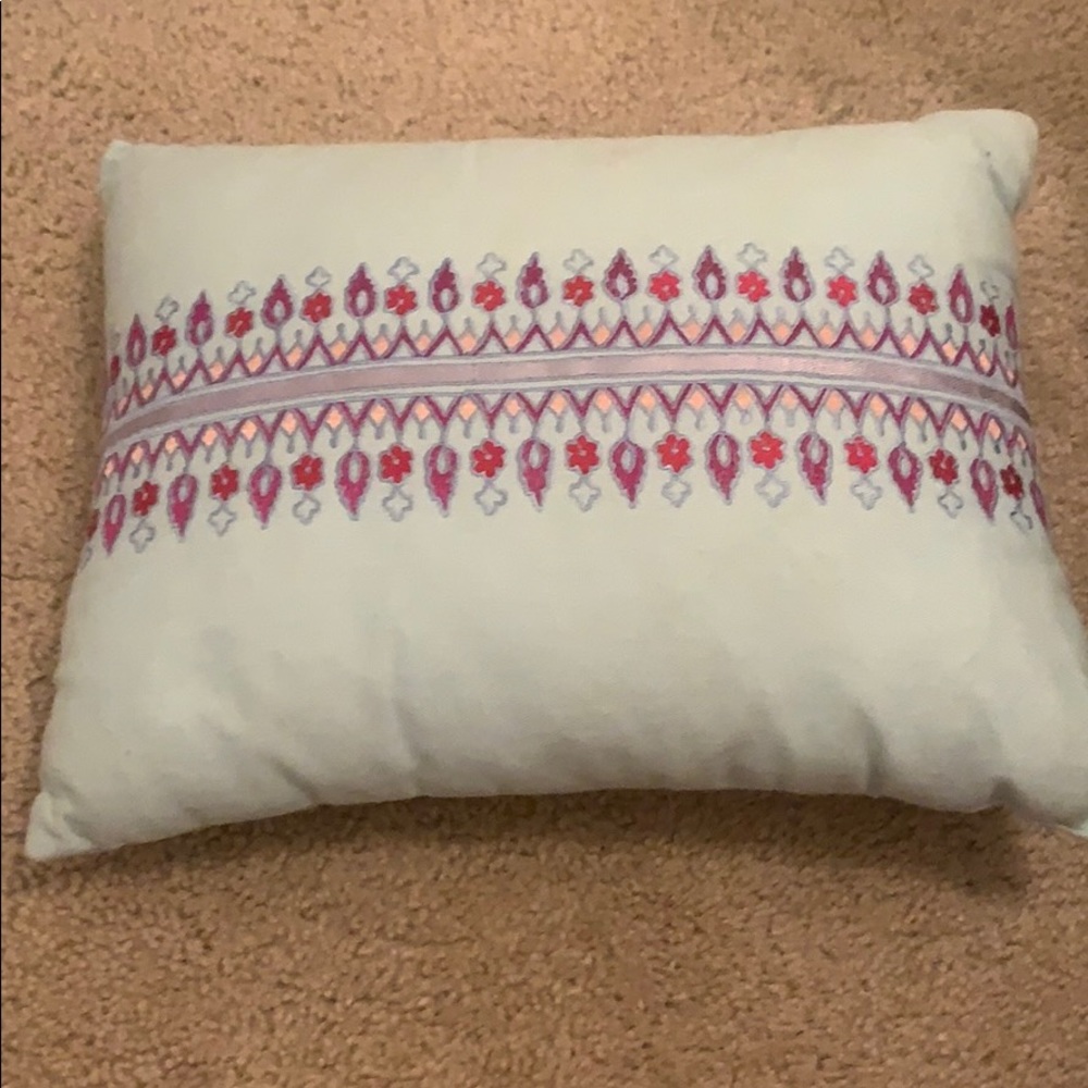 accent pillow